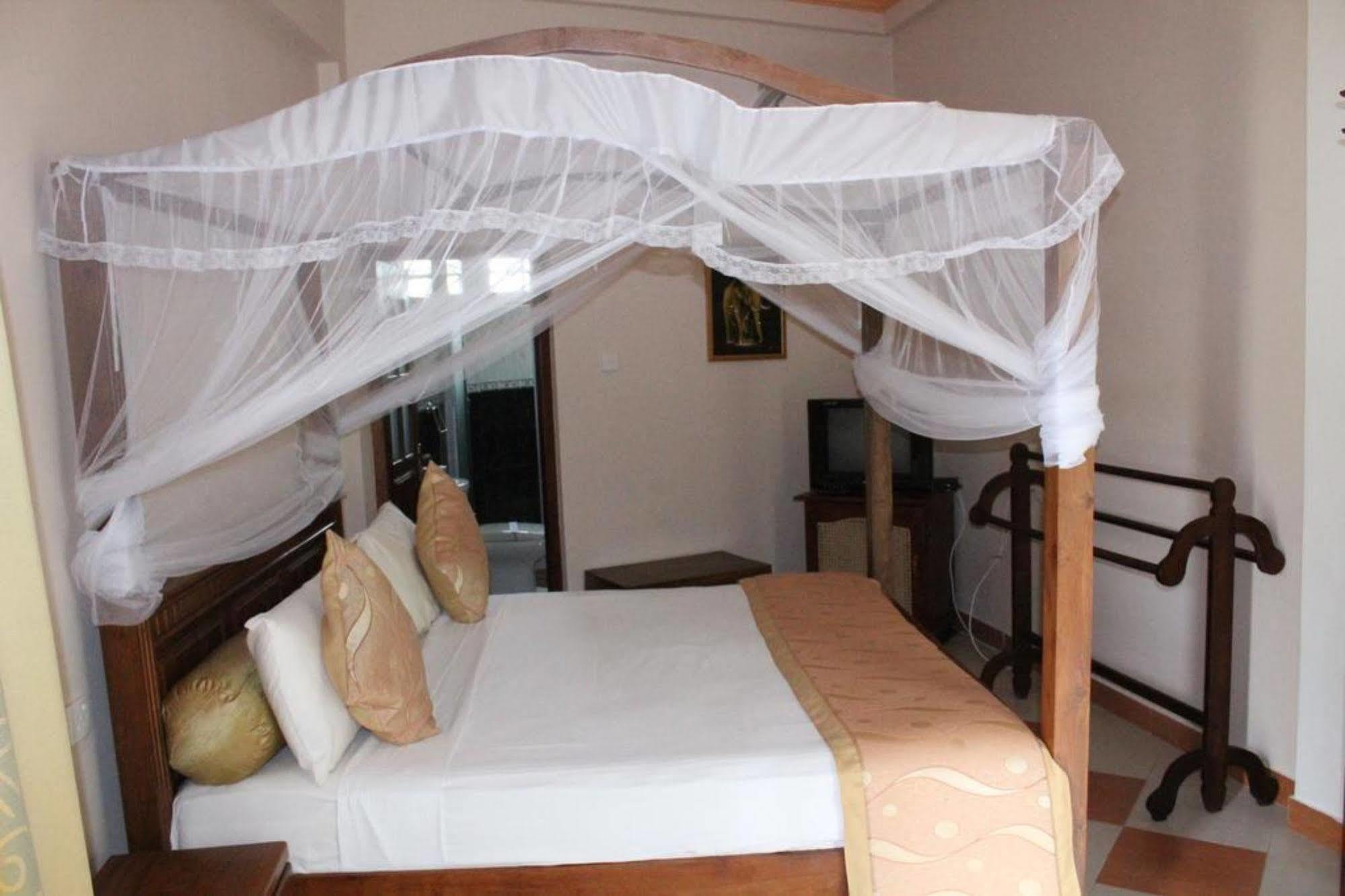 Hotel Bentota Village Екстериор снимка