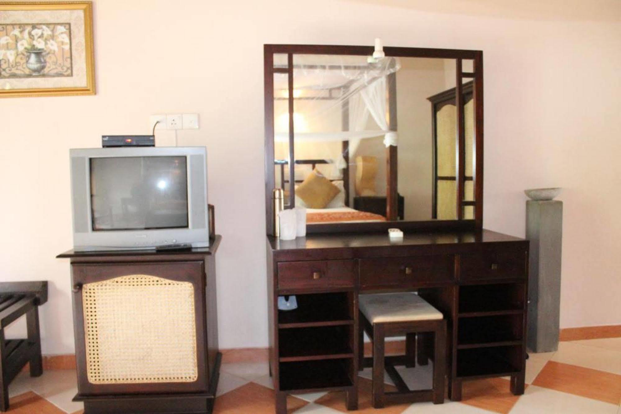 Hotel Bentota Village Екстериор снимка