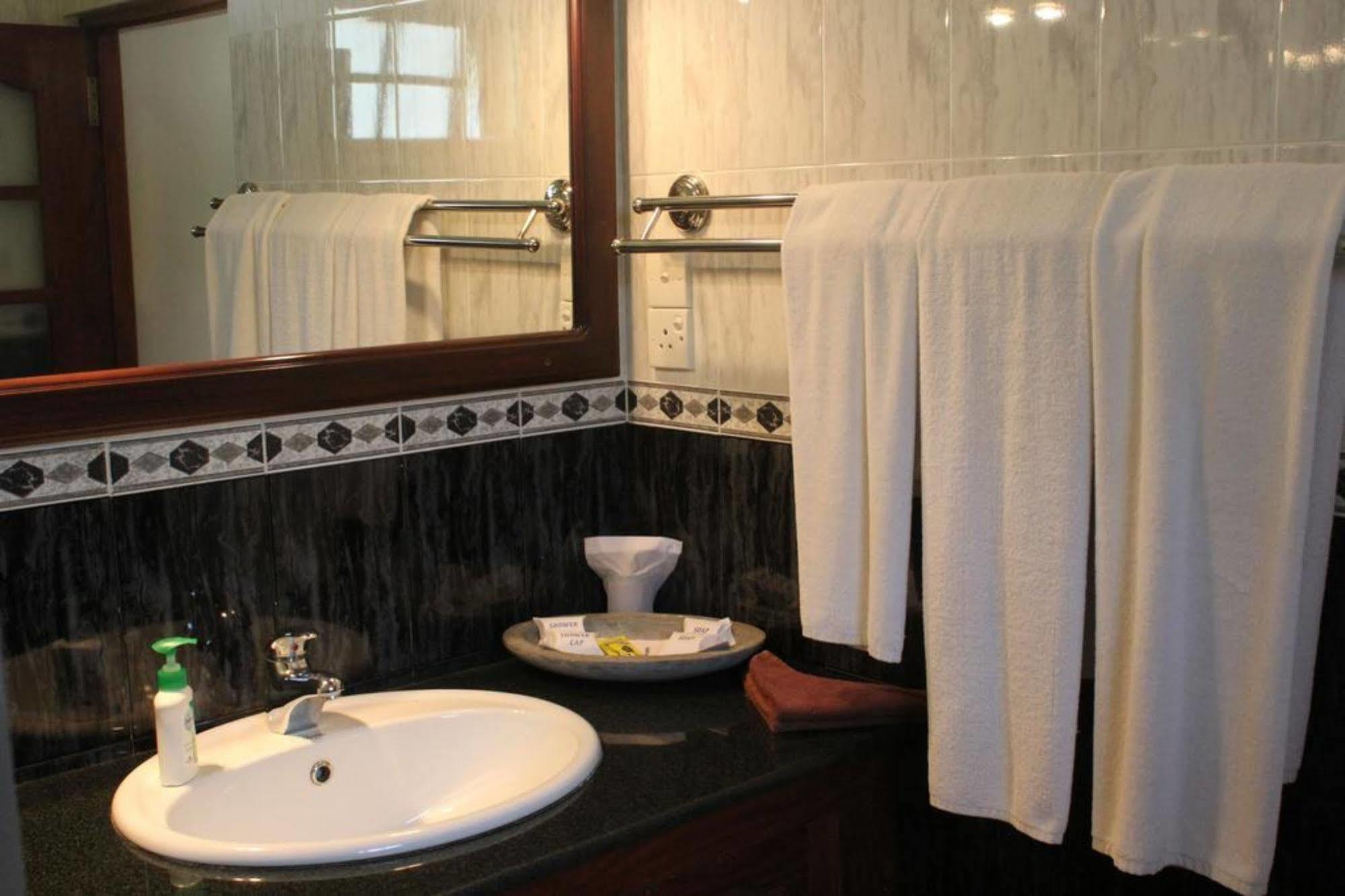 Hotel Bentota Village Екстериор снимка