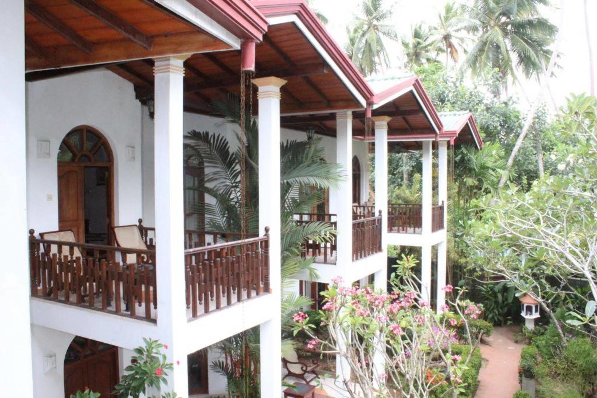 Hotel Bentota Village Екстериор снимка